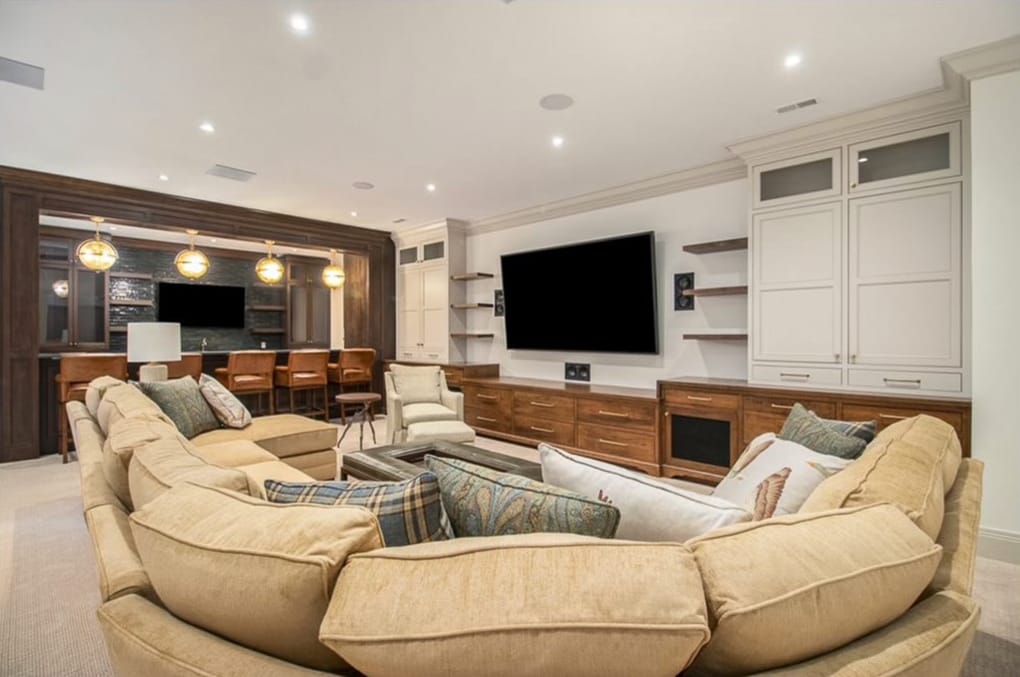 Custom Built-In Shelves and Cabinets